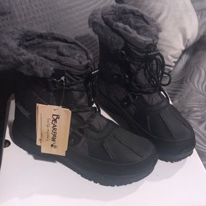 Bear Paw Women’s Size 8 Black Snowboots
